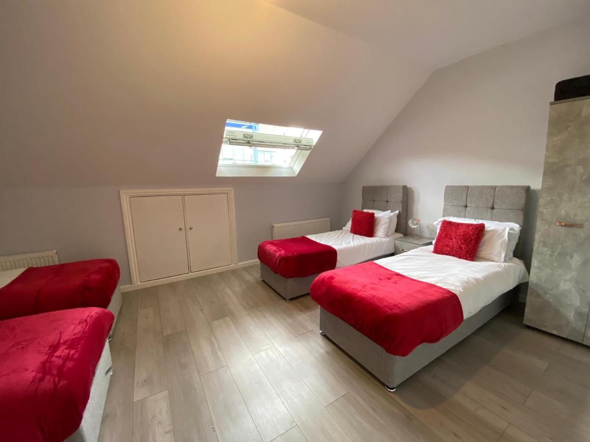 Cosy Flats Near Heathrow, Group Bookings Available With Parking Space Хаунслоу Экстерьер фото