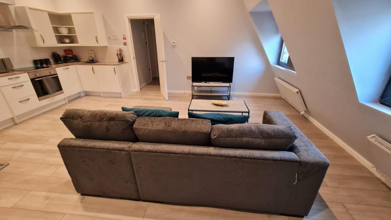 Cosy Flats Near Heathrow, Group Bookings Available With Parking Space Хаунслоу Экстерьер фото
