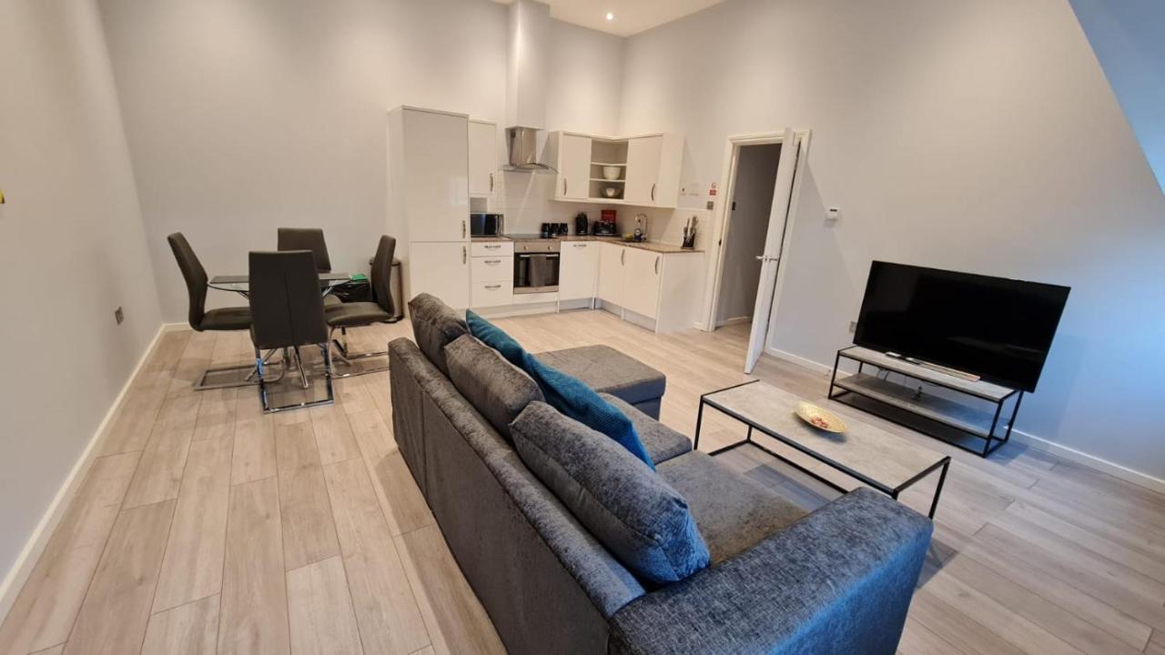 Cosy Flats Near Heathrow, Group Bookings Available With Parking Space Хаунслоу Экстерьер фото