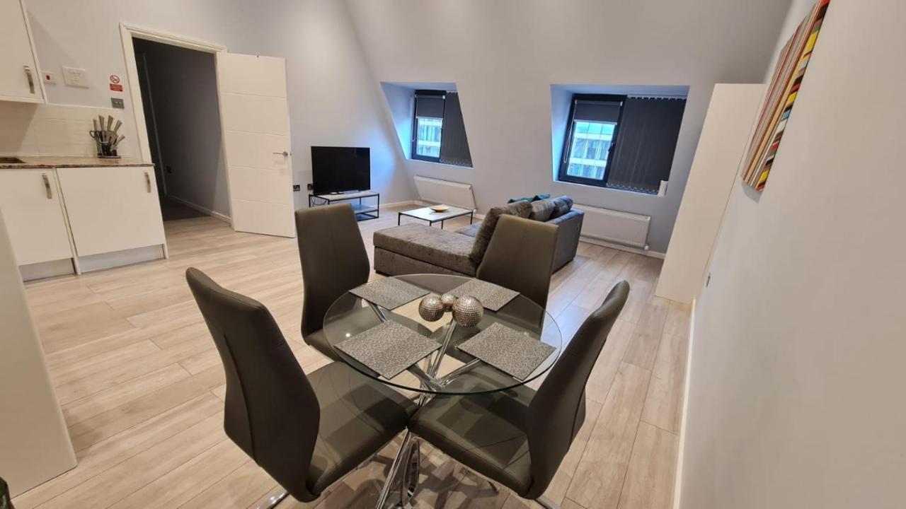 Cosy Flats Near Heathrow, Group Bookings Available With Parking Space Хаунслоу Экстерьер фото