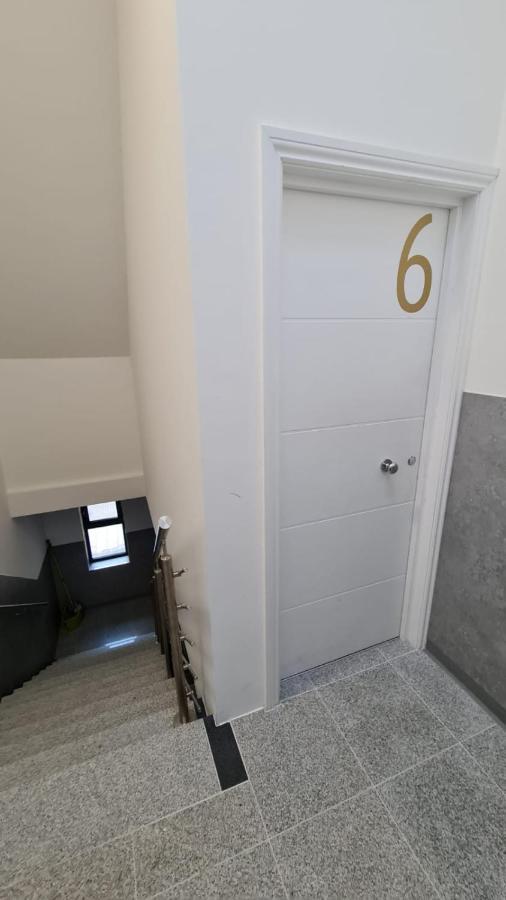 Cosy Flats Near Heathrow, Group Bookings Available With Parking Space Хаунслоу Экстерьер фото