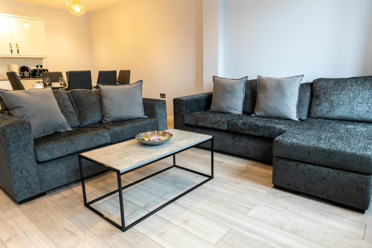 Cosy Flats Near Heathrow, Group Bookings Available With Parking Space Хаунслоу Экстерьер фото