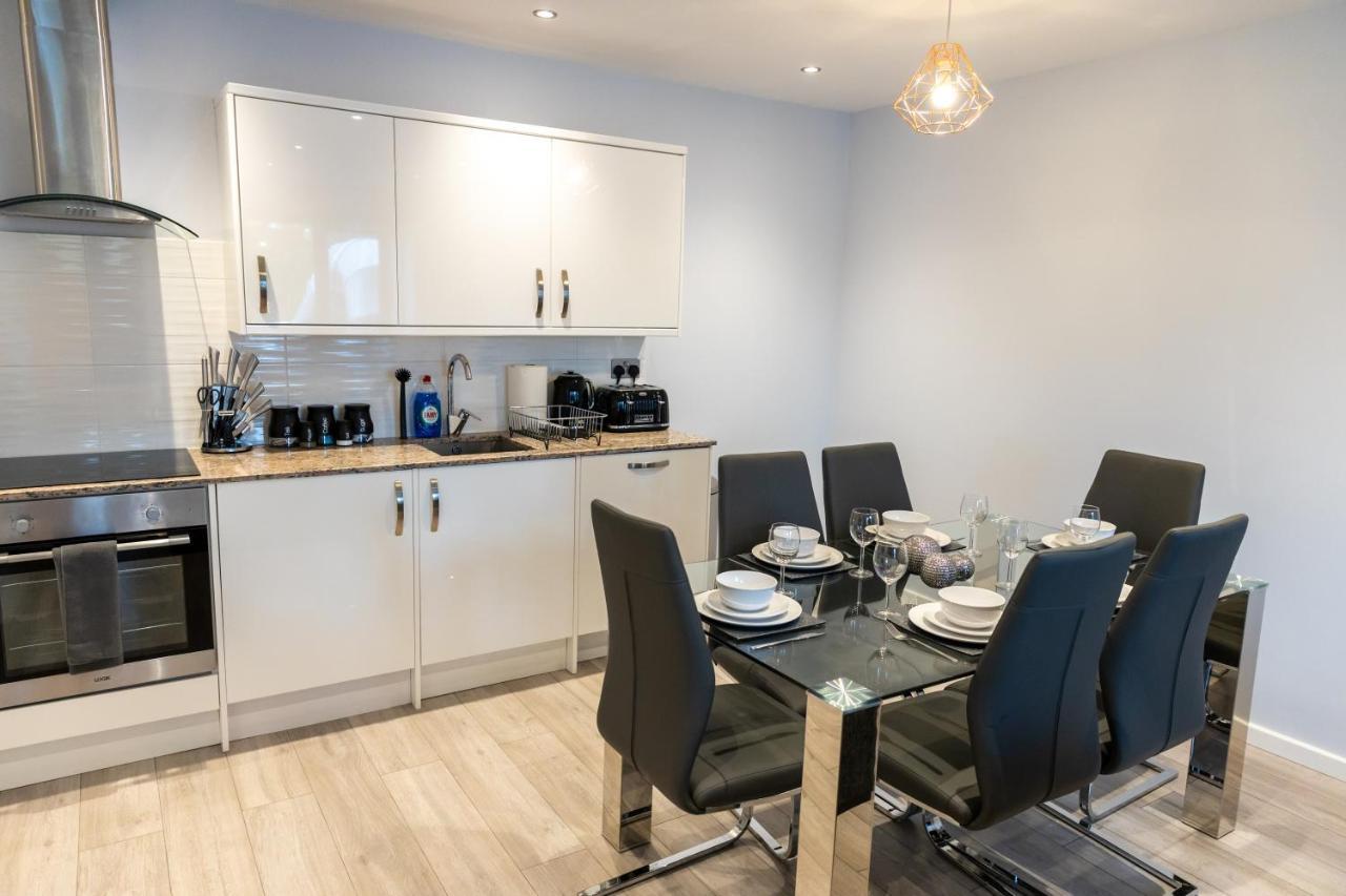 Cosy Flats Near Heathrow, Group Bookings Available With Parking Space Хаунслоу Экстерьер фото