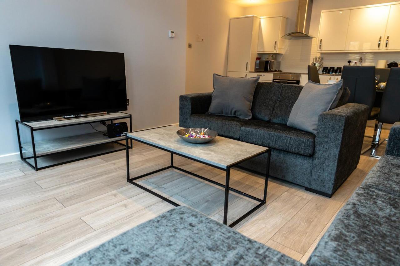 Cosy Flats Near Heathrow, Group Bookings Available With Parking Space Хаунслоу Экстерьер фото