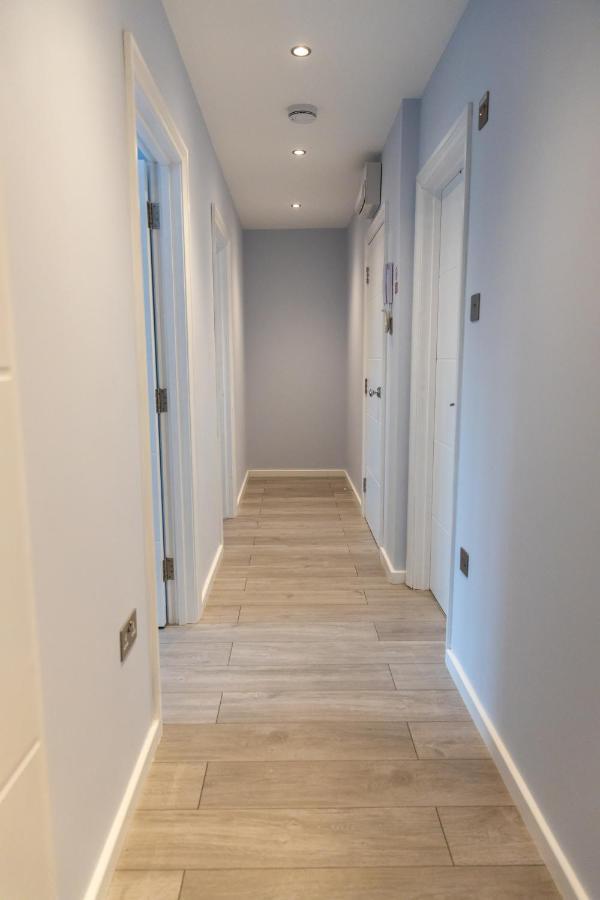 Cosy Flats Near Heathrow, Group Bookings Available With Parking Space Хаунслоу Экстерьер фото