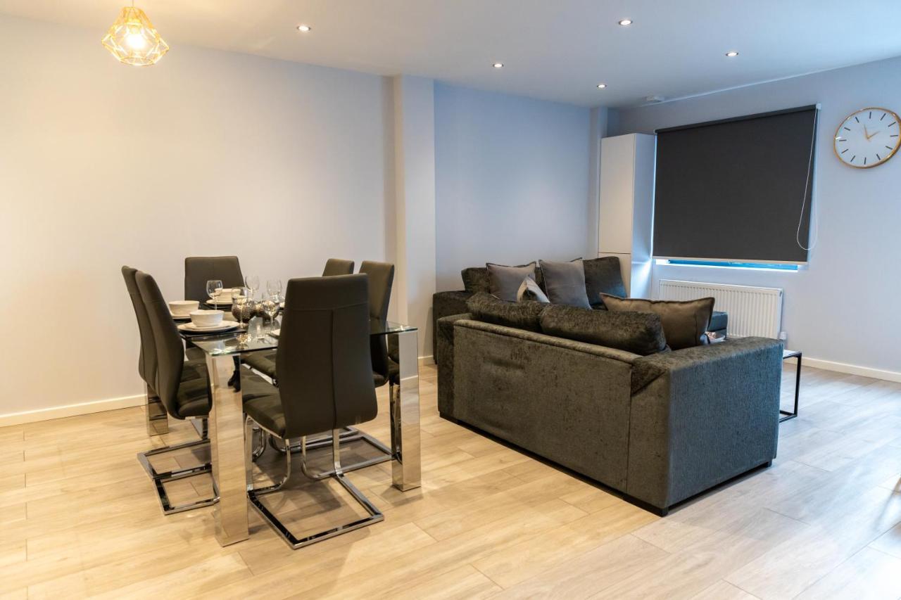 Cosy Flats Near Heathrow, Group Bookings Available With Parking Space Хаунслоу Экстерьер фото