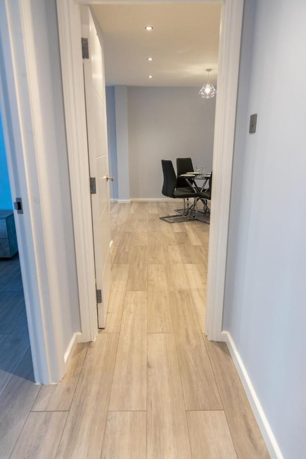 Cosy Flats Near Heathrow, Group Bookings Available With Parking Space Хаунслоу Экстерьер фото