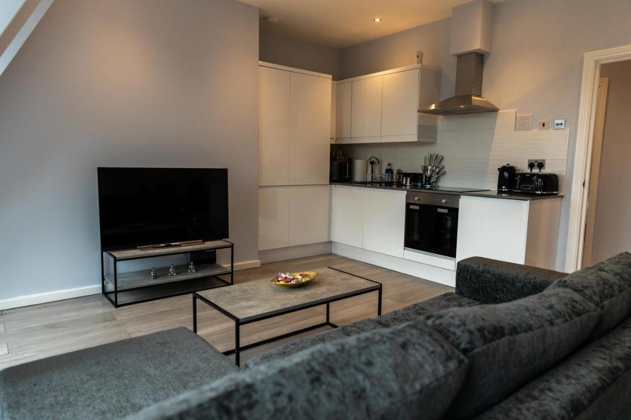 Cosy Flats Near Heathrow, Group Bookings Available With Parking Space Хаунслоу Экстерьер фото