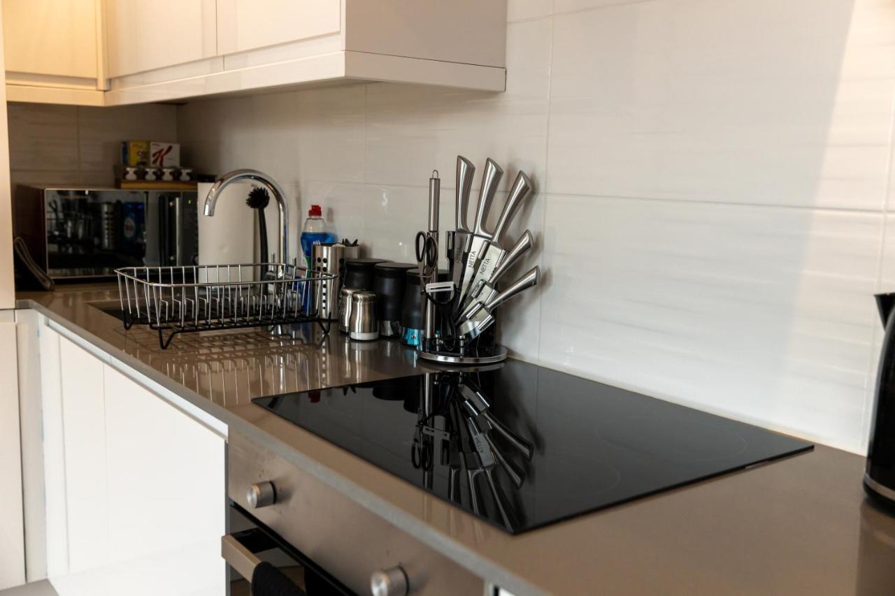 Cosy Flats Near Heathrow, Group Bookings Available With Parking Space Хаунслоу Экстерьер фото