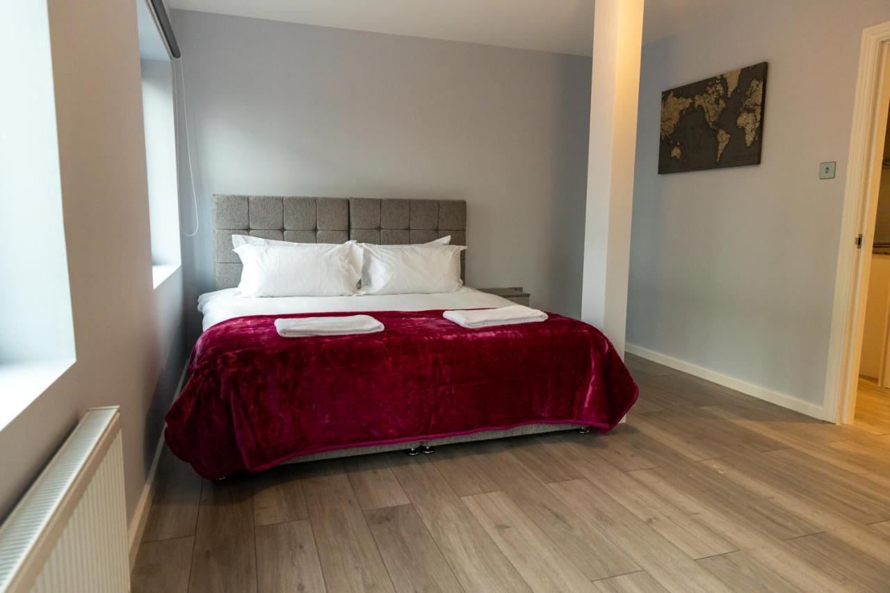 Cosy Flats Near Heathrow, Group Bookings Available With Parking Space Хаунслоу Экстерьер фото